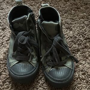 Kids High-Top Sneakers - Black and Gray